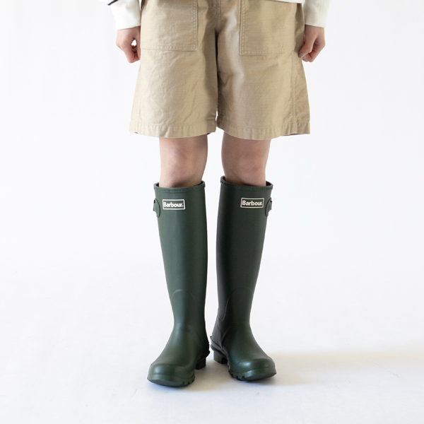 すっきりしたシルエット(olive・身長160cm)