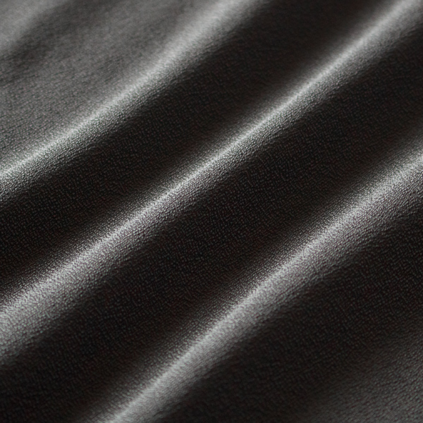薄手で嵩張らない生地(チャコール)