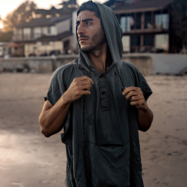 ユニセックスでご使用いただけます(チャコール)