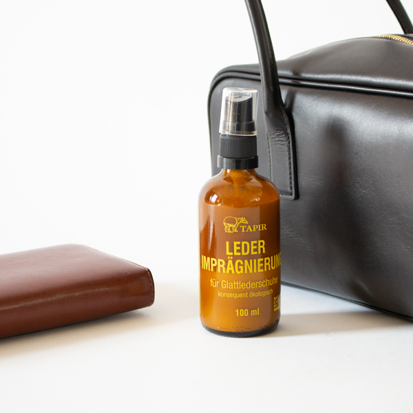 表革用とスエードやベロア、ヌバックなど起毛革用の2種類があります。