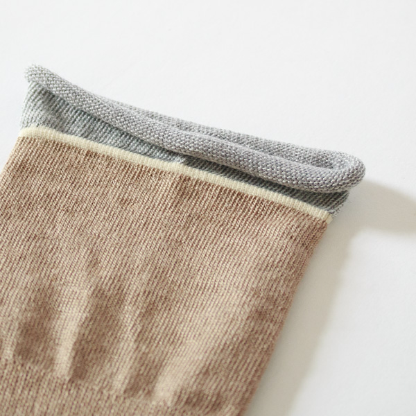 ゴムを使わないリラックス設計の履き口(ベージュ)