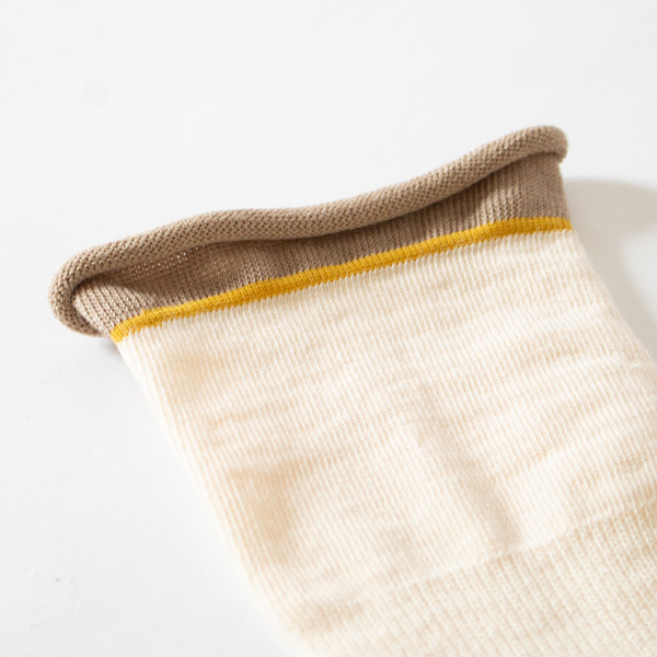 ゴムを使わないリラックス設計の履き口(オフホワイト)