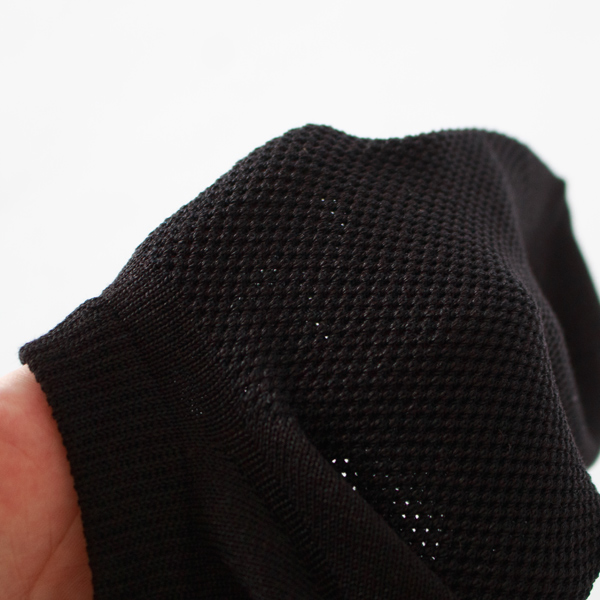 甲部分はメッシュ素材になっています。