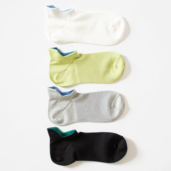 上からオフホワイト、マスカット、L.グレー、ブラック