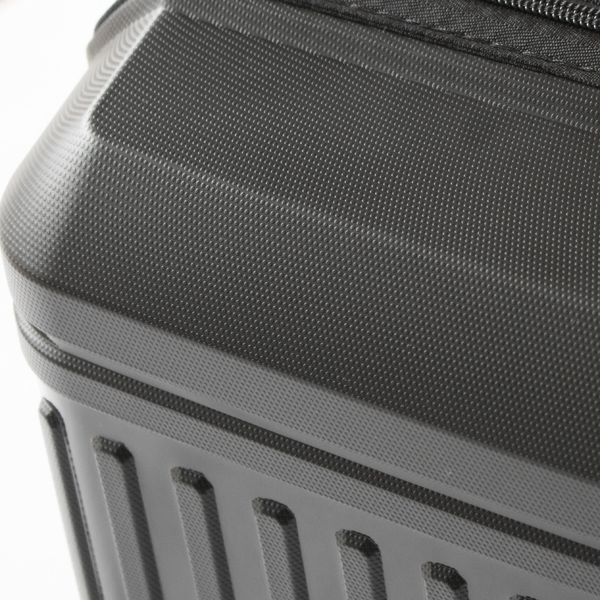 非常に軽量なソフト/セミハードタイプ