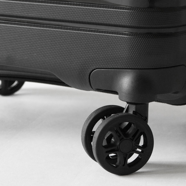 静音のダブルホイールで段差の多い路面でもスムーズに走行が可能