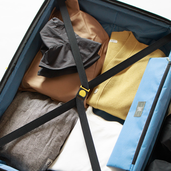 クロスバンドで荷物を固定できます