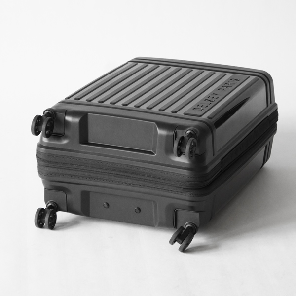 静かで頑丈な4つの車輪が装備