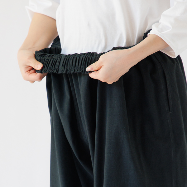 細かなギャザーゴム仕様(身長163cm・ディープグリーン) 細かなギャザーゴム仕様(身長163cm・ディープグリーン)