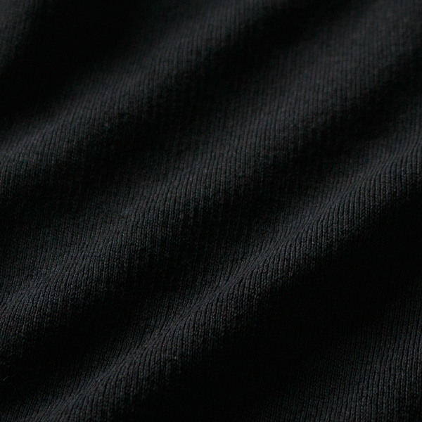 ペルー綿が持つ上品な光沢も感じられます(ブラック)