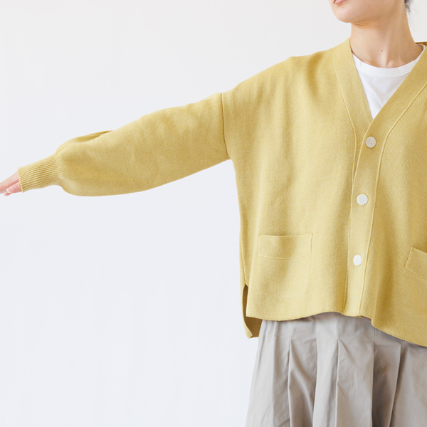 バルーン感が可愛らしい袖(身長163cm・イエロー)