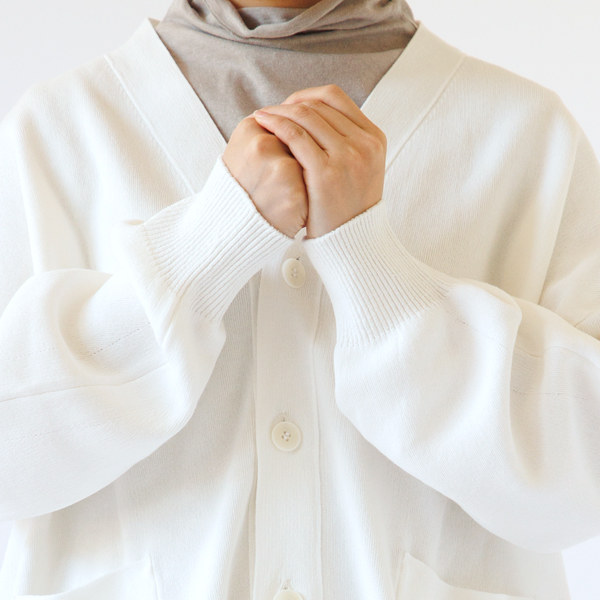 メリハリのある袖口(身長163cm・ホワイト)
