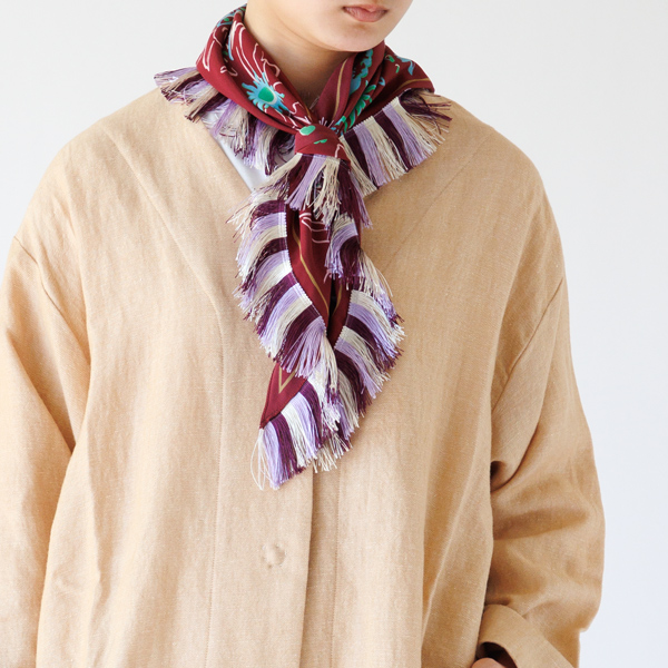 同色のフリンジで派手すぎずおしゃれ