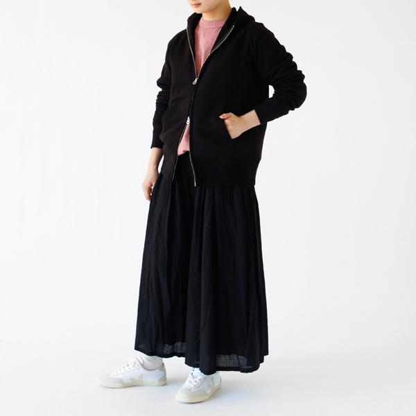 インナーとして(Old Raspberry / S 着用、身長：163cm)