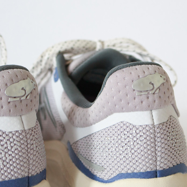 快適性と安定性、そしてスムーズな走行感を追求して設計されたトレーニングシューズ