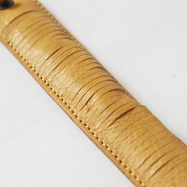 細かく切れ込みが入っています(Olive) 細かく切れ込みが入っています(Olive)