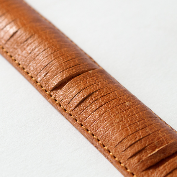 細かく切れ込みが入っています(Cuoio) 細かく切れ込みが入っています(Cuoio)