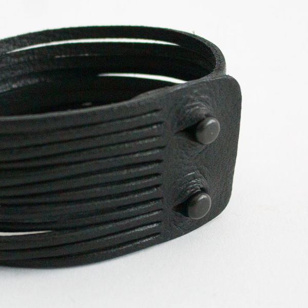 一つで重ね付け風のブレスレットです(Black) 一つで重ね付け風のブレスレットです(Black)