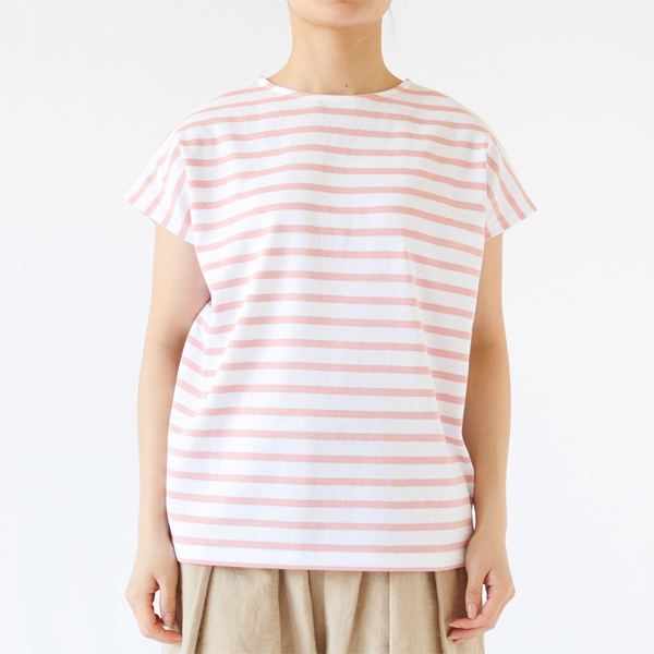 クルーネックで着用