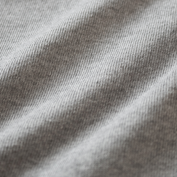 肌触りの良さと耐久性に優れる生地（身長：163cm）