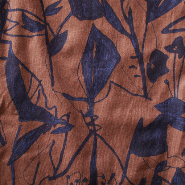 落ち着いた印象の大柄ボタニカル(BROWN) 落ち着いた印象の大柄ボタニカル(BROWN)