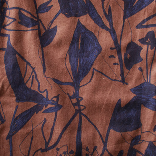 落ち着いた印象の大柄ボタニカル(BROWN) 落ち着いた印象の大柄ボタニカル(BROWN)