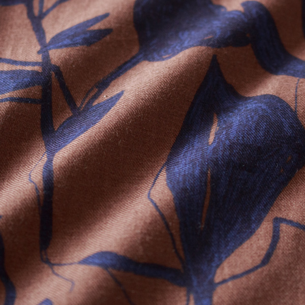 軽い生地でレイヤードしてもゴワつきにくい(BROWN) 軽い生地でレイヤードしてもゴワつきにくい(BROWN)