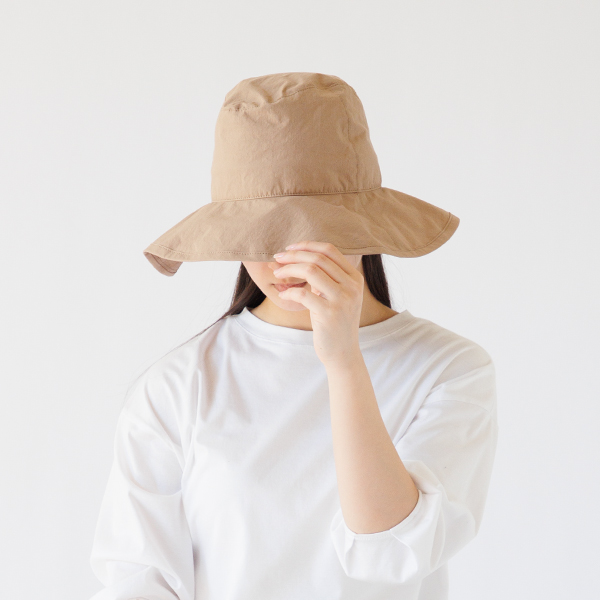 シンプルになりがちな夏のオシャレを楽しくしてくれるアイテム(Beige)