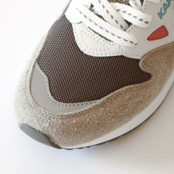 上質なレザーとスエード、メッシュ素材を部分づかい 上質なレザーとスエード、メッシュ素材を部分づかい