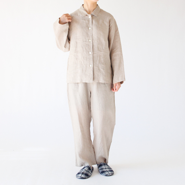 第一ボタンを留めたバージョン(身長163cm・KINARI) 第一ボタンを留めたバージョン(身長163cm・KINARI)