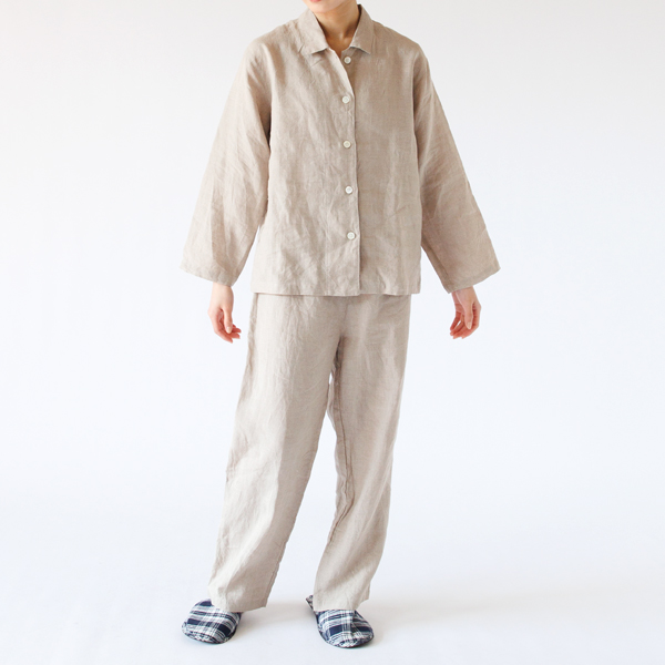 開襟にしたバージョン(身長163cm・KINARI) 開襟にしたバージョン(身長163cm・KINARI)