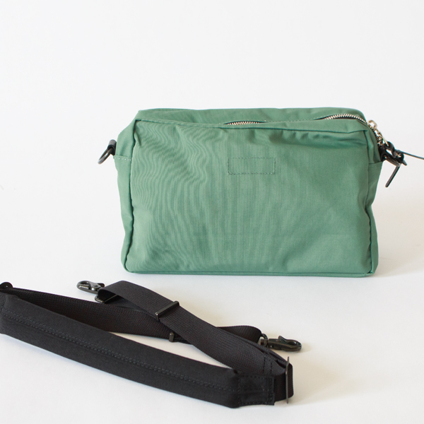 ストラップは取り外し可能です。(WEEKEND SHOULDER)