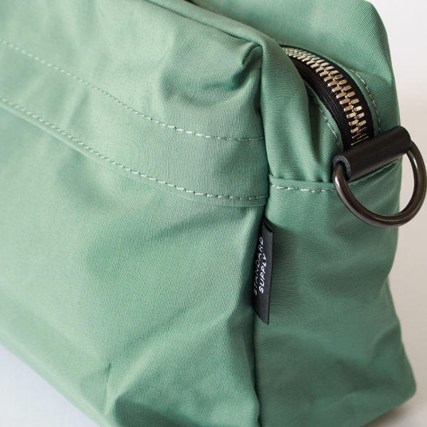 ストラップは取り外し可能です。(WEEKEND SHOULDER)