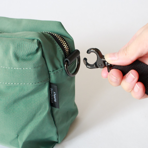 ストラップは取り外し可能です。(WEEKEND SHOULDER)