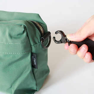 ストラップは取り外し可能です。(WEEKEND SHOULDER) ストラップは取り外し可能です。(WEEKEND SHOULDER)