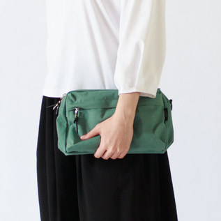 ストラップを外して持つこともできます。(WEEKEND SHOULDER) ストラップを外して持つこともできます。(WEEKEND SHOULDER)