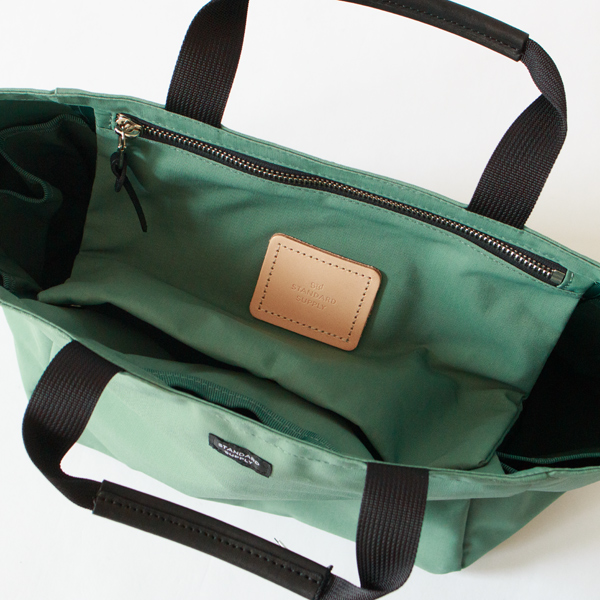 ファスナー付きの吊りポケット(B TOTE S)