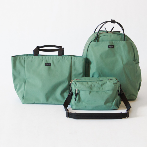 左からB TOTE S、WEEKEND SHOULDER、WALLABY