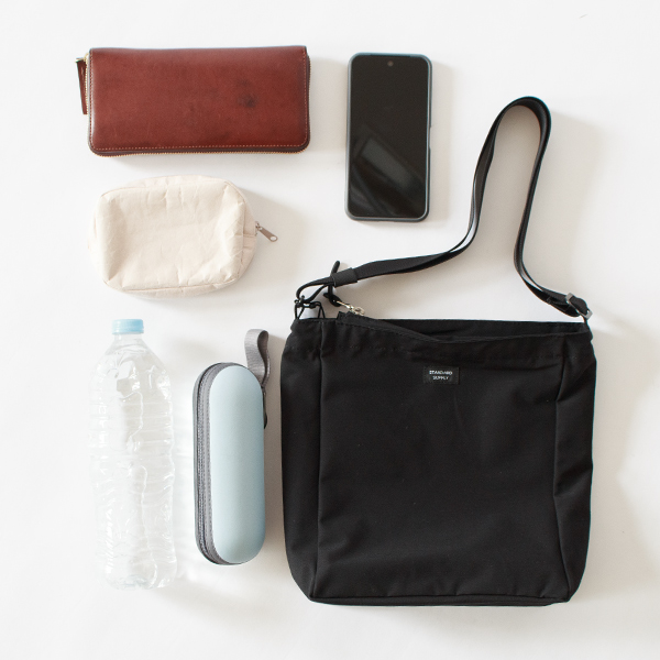 ペットボトルや折り畳み傘や長財布なども入ります。