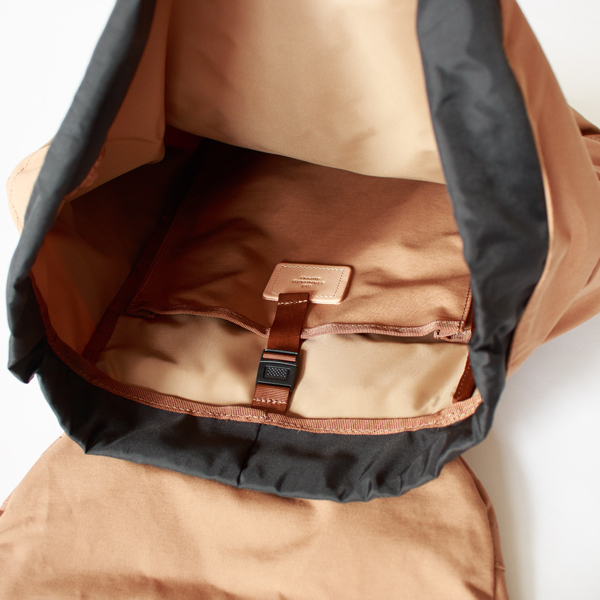 バックパック MULTI POCKET PACK(MOCHA)