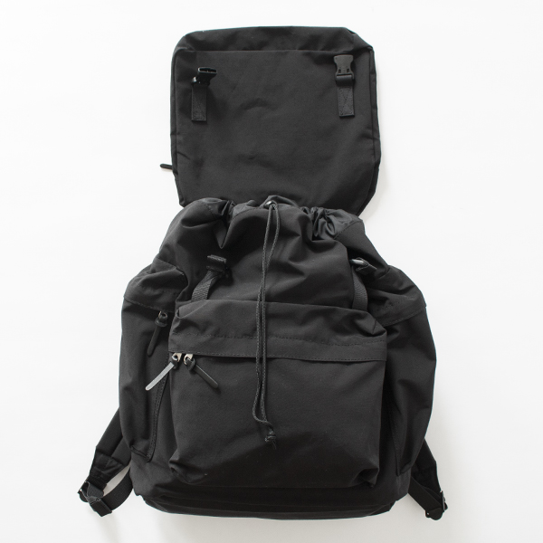 開口部は巾着タイプです