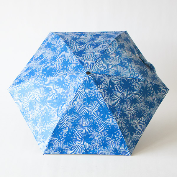 ラフな雰囲気がバカンス感も感じさせてくれるデザイン(Blue) ラフな雰囲気がバカンス感も感じさせてくれるデザイン(Blue)