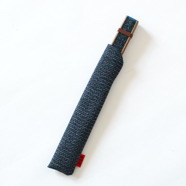 同一の布で専用袋も付き、美しく収納できます(六双文人) 同一の布で専用袋も付き、美しく収納できます(六双文人)