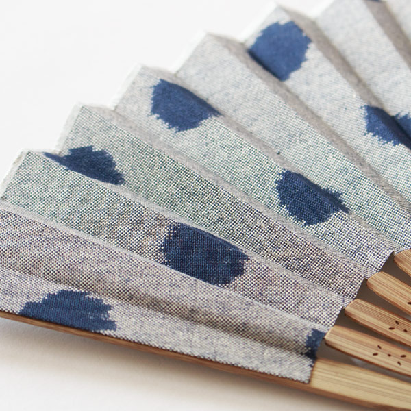 使い始めからふっくらと柔らかな肌触りで、使い込むほどにさらに風合いが増すのが久留米絣(晴丸) 使い始めからふっくらと柔らかな肌触りで、使い込むほどにさらに風合いが増すのが久留米絣(晴丸)