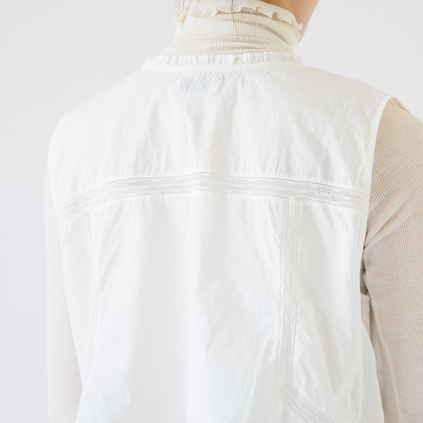 部分的にレースの透け感が感じられます(261-2041-WHITE)