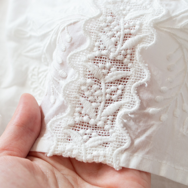 部分的にレースの透け感が感じられます(261-2042-WHITE) 部分的にレースの透け感が感じられます(261-2042-WHITE)