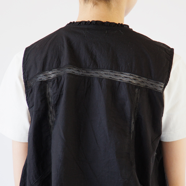 部分的にレースの透け感が感じられます(261-2041-BLACK)