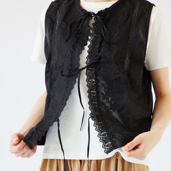 リボンは結んでも、結ばず垂らしても着用いただけます(261-2041-BLACK)