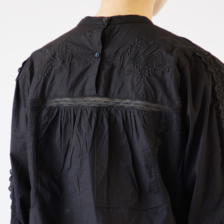 部分的にレースの透け感が感じられます(261-2042-BLACK)