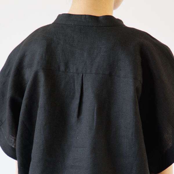 背中にタック入り 背中にタック入り